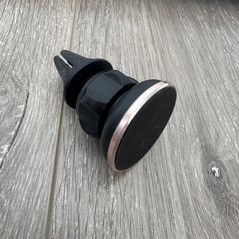 Mini Low Profile Black and Silver Phone Holder for Car Vents